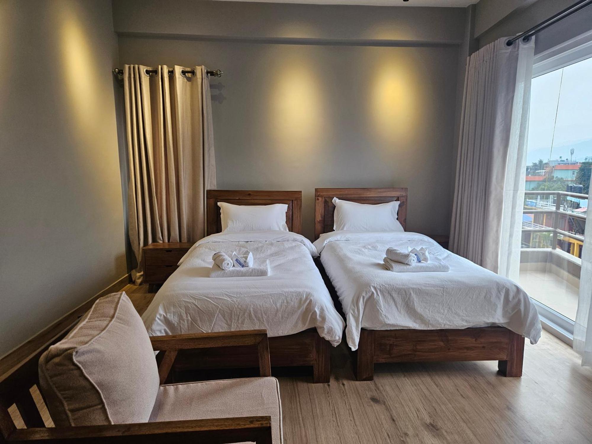 Hotel Blossom Pokhara Ngoại thất bức ảnh