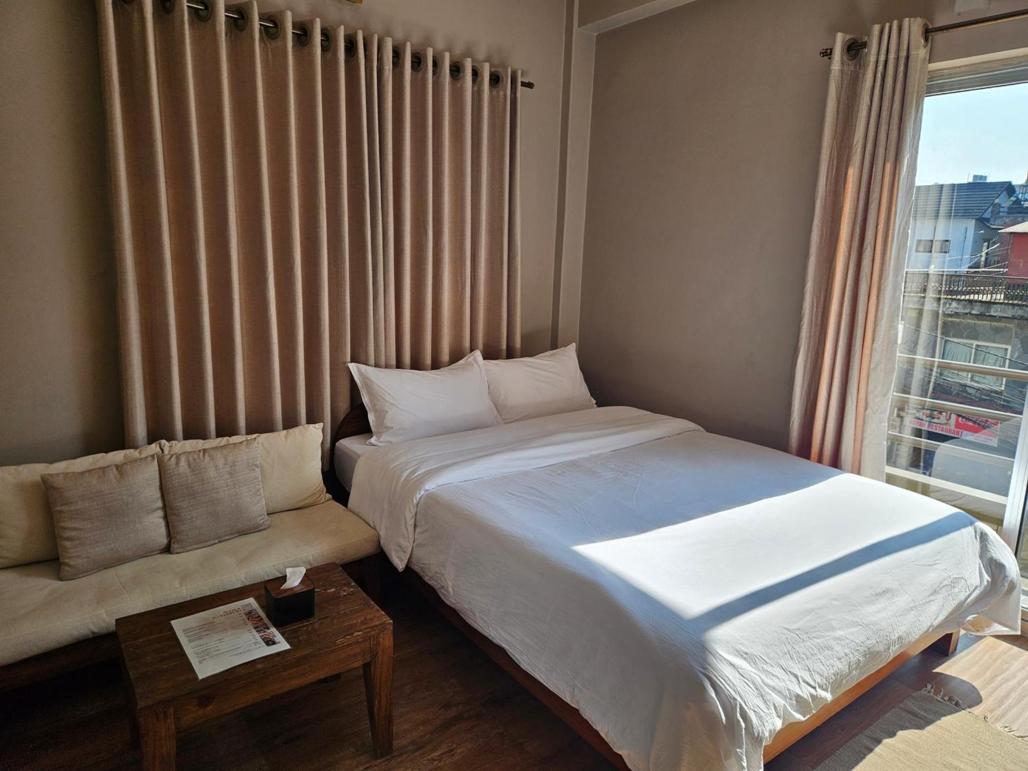 Hotel Blossom Pokhara Ngoại thất bức ảnh