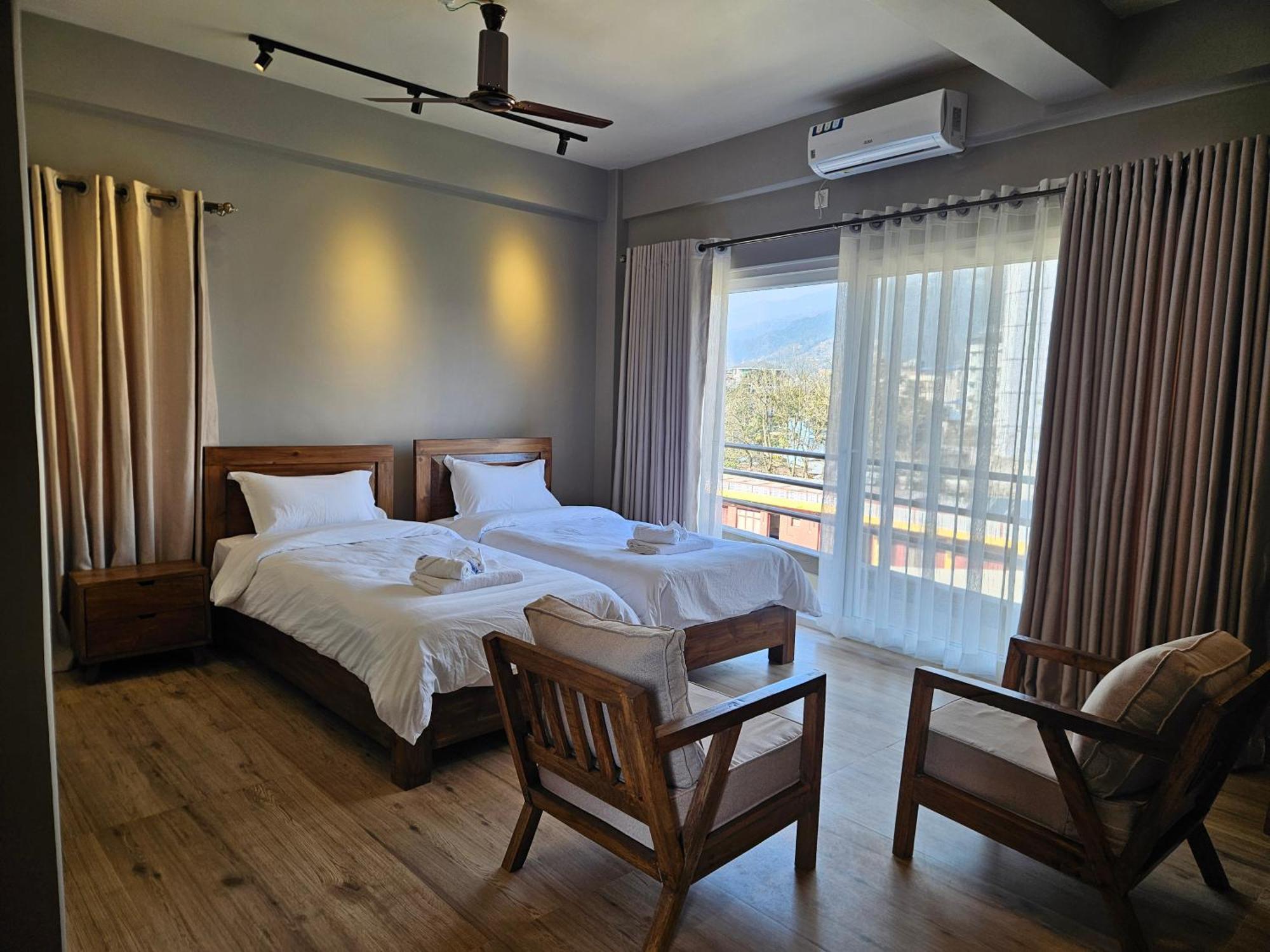 Hotel Blossom Pokhara Ngoại thất bức ảnh
