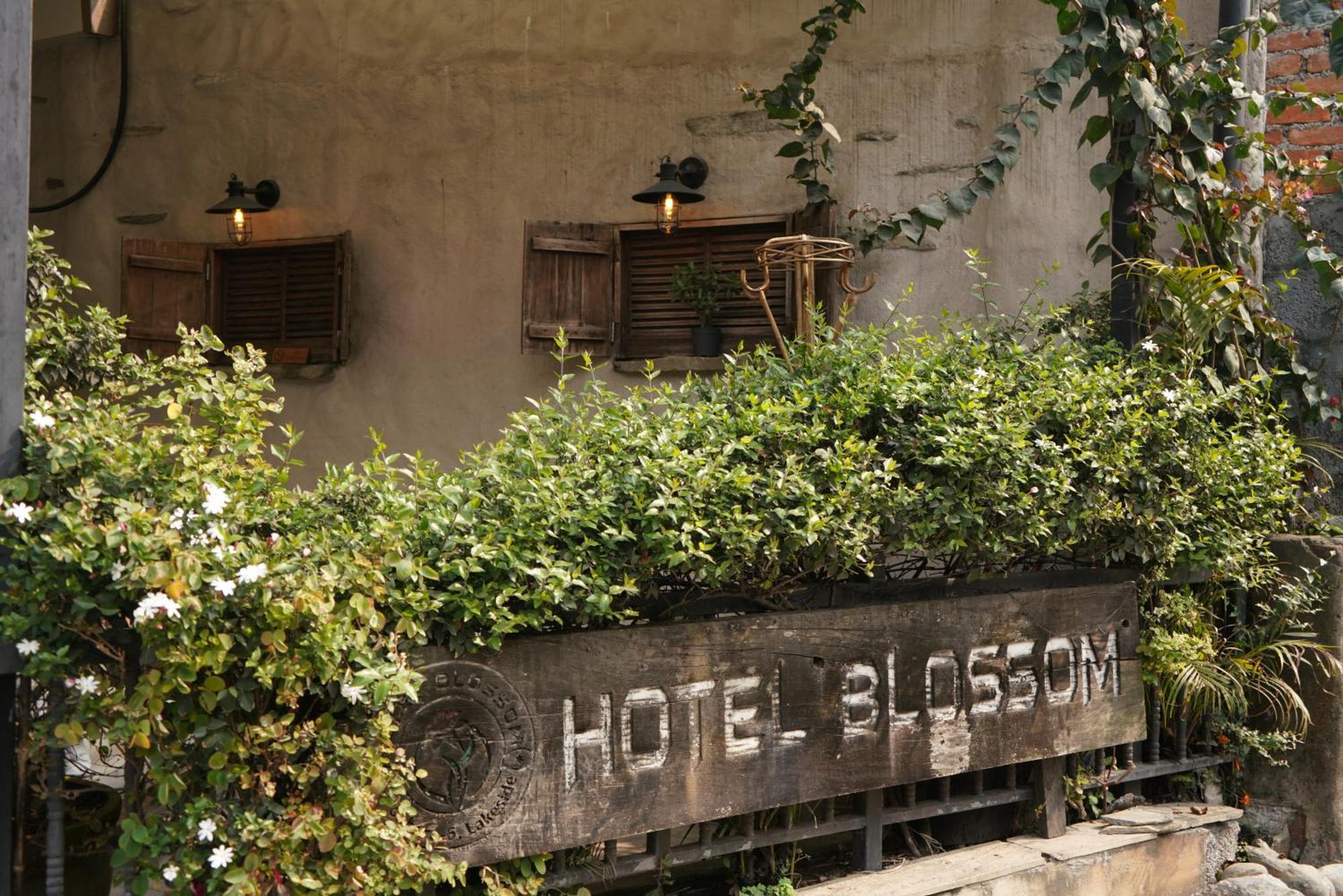 Hotel Blossom Pokhara Ngoại thất bức ảnh