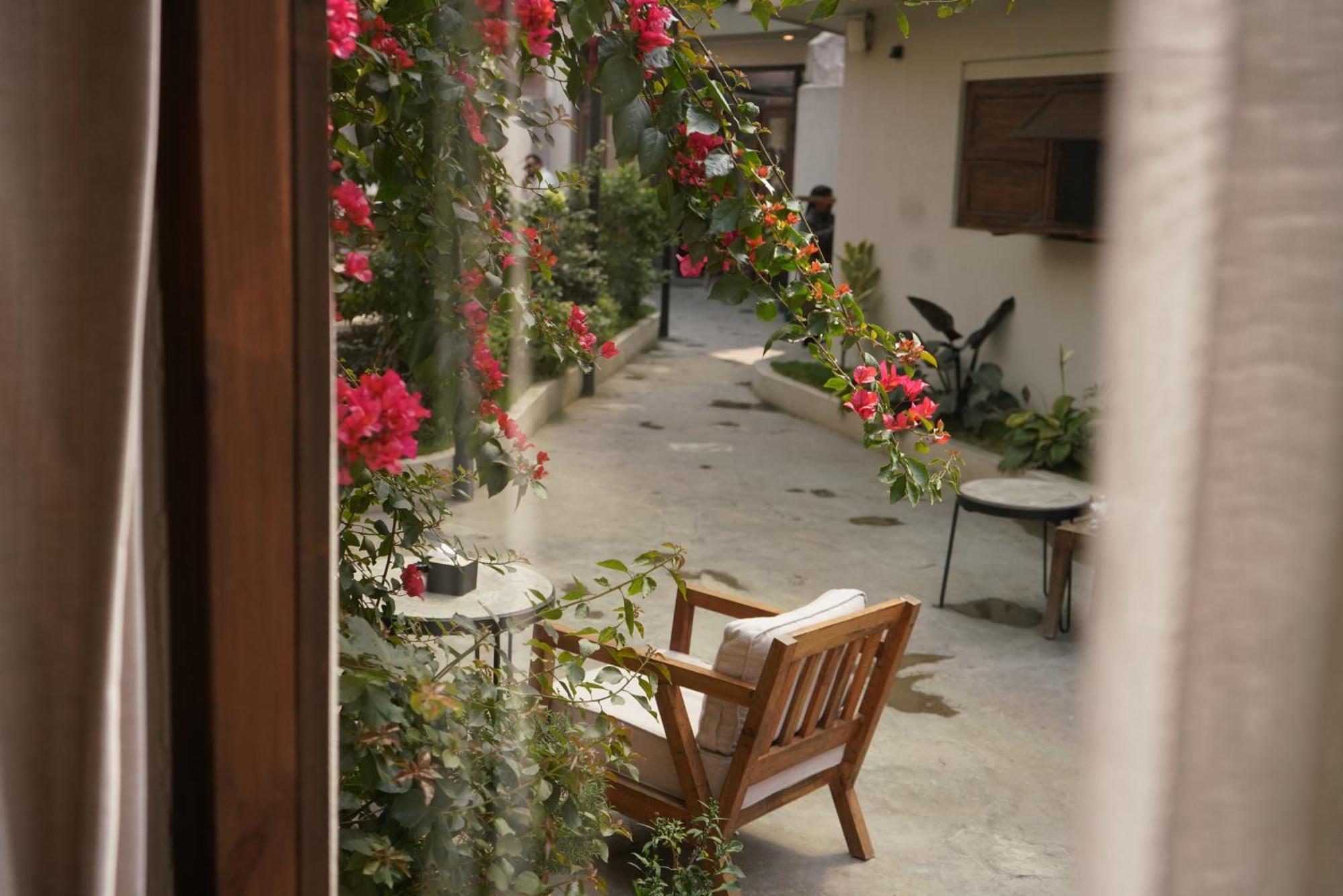 Hotel Blossom Pokhara Ngoại thất bức ảnh